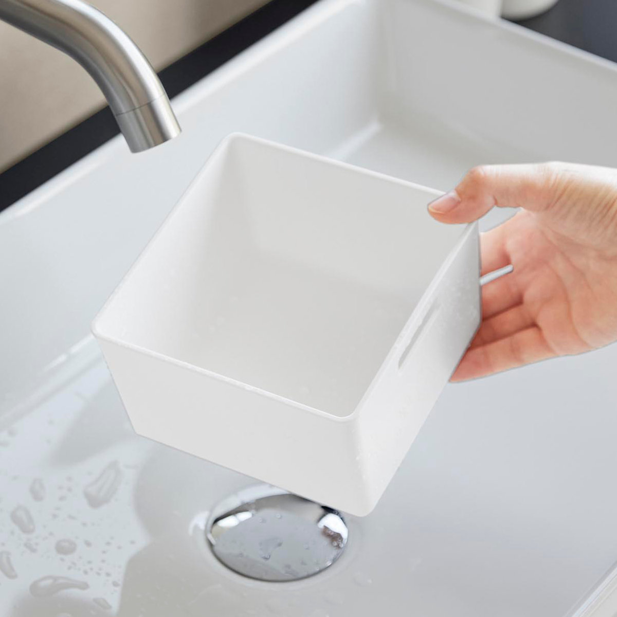 山崎実業 tower インナーボックス付き洗面室用ゴミ箱 タワー ( 4903208107099 タワーシリーズ ゴミ箱 洗面室用 ゴミ入れ インナーボックス付き 洗面室 洗面所 ごみ箱 卓上 丸洗い 洗える 清潔 小さい 衛生的 ) 【ブラック】 ブラック