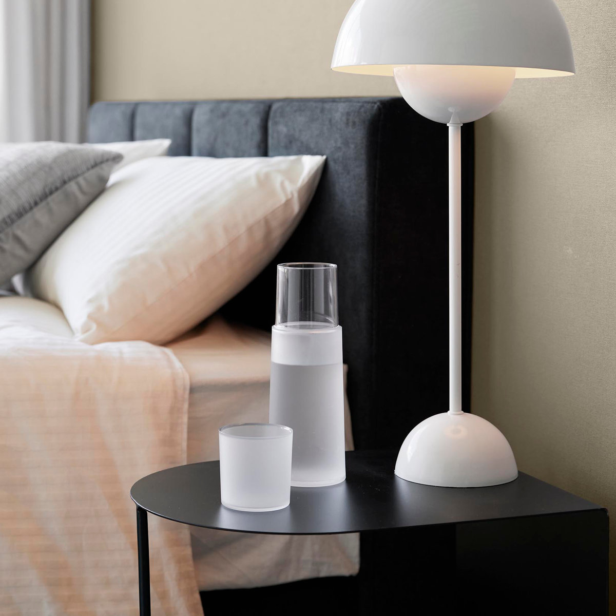 山崎実業 tower ベッドサイドカラフェ タワー ( 4903208107570 タワーシリーズ カラフェ ピッチャー 水差し 水入れ ベッド 寝室 就寝時 水分補給 ウォーターカラフェ ) 【ブラック】 ブラック