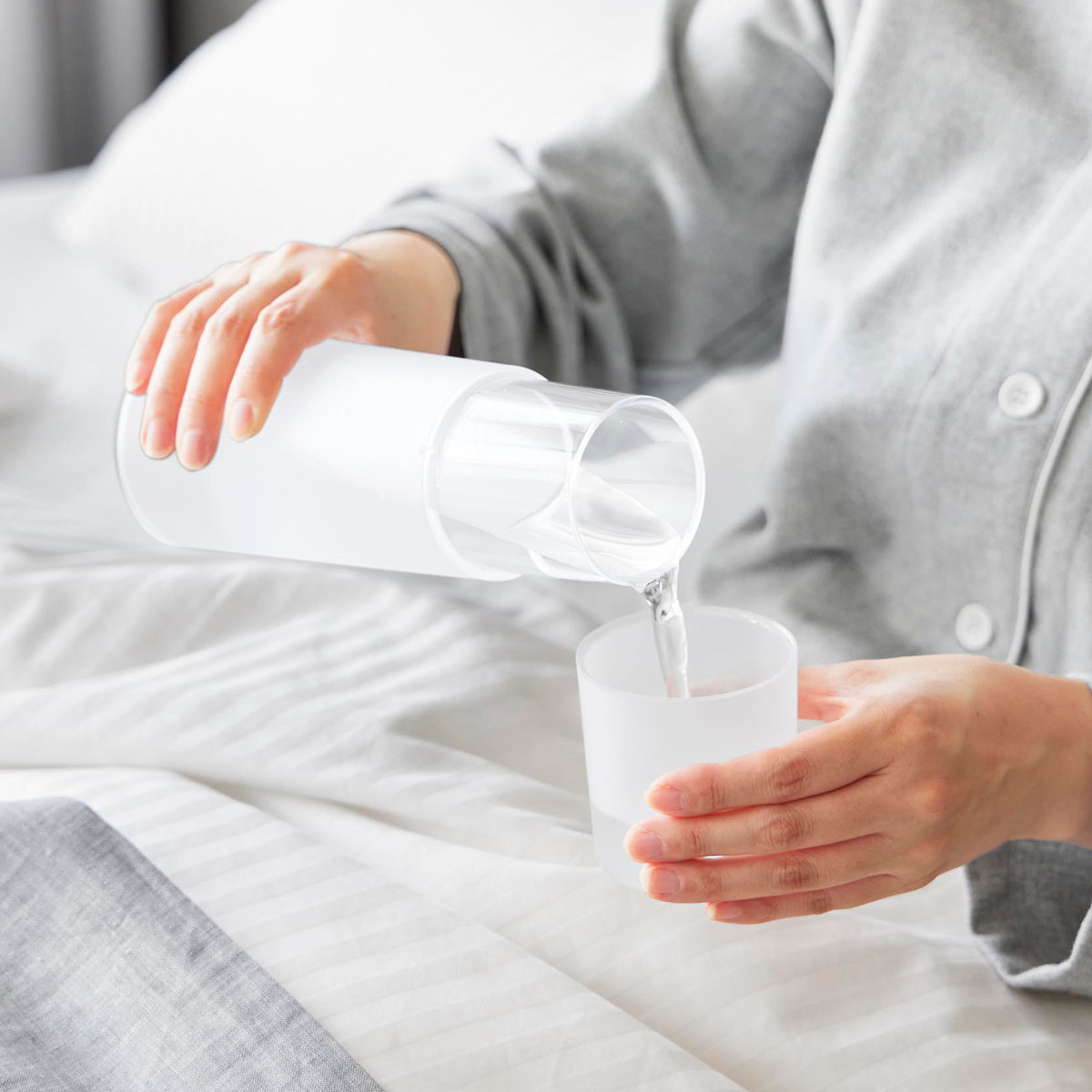 山崎実業 tower ベッドサイドカラフェ タワー ( 4903208107570 タワーシリーズ カラフェ ピッチャー 水差し 水入れ ベッド 寝室 就寝時 水分補給 ウォーターカラフェ ) 【ブラック】 ブラック