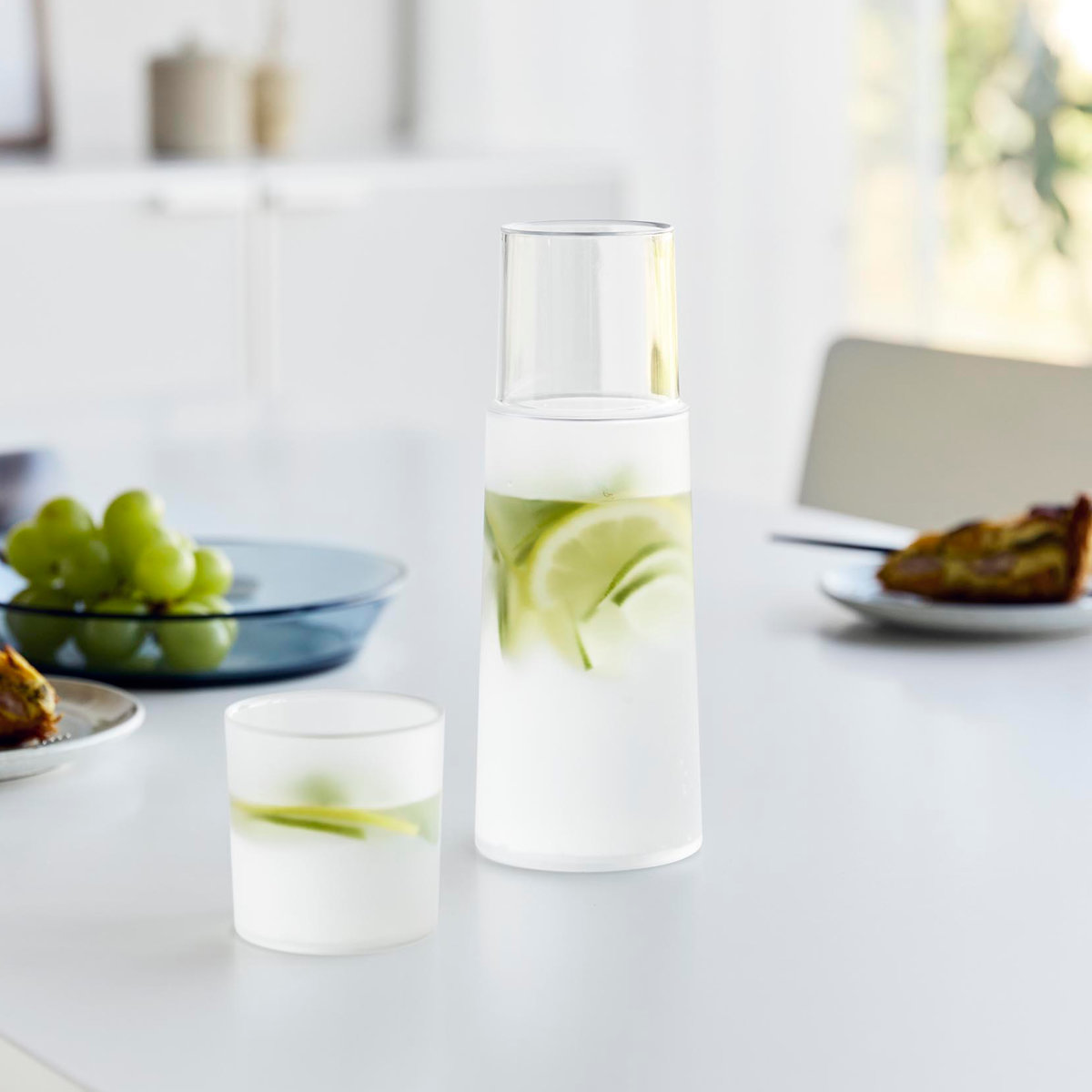 山崎実業 tower ベッドサイドカラフェ タワー ( 4903208107570 タワーシリーズ カラフェ ピッチャー 水差し 水入れ ベッド 寝室 就寝時 水分補給 ウォーターカラフェ ) 【ブラック】 ブラック