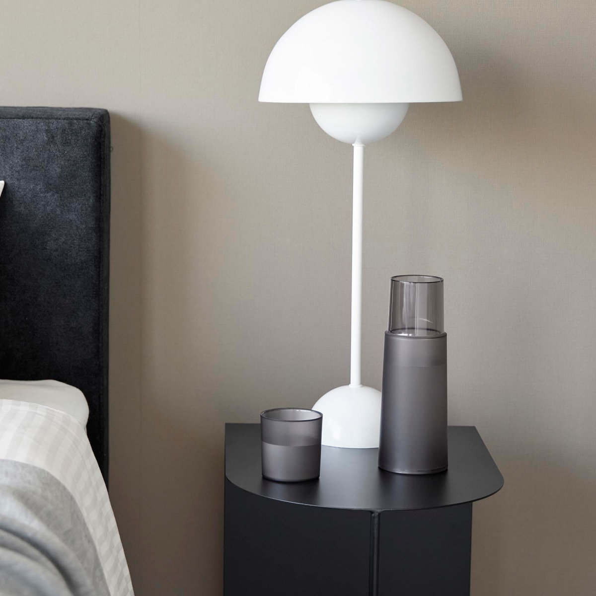 山崎実業 tower ベッドサイドカラフェ タワー ( 4903208107570 タワーシリーズ カラフェ ピッチャー 水差し 水入れ ベッド 寝室 就寝時 水分補給 ウォーターカラフェ ) 【ブラック】 ブラック