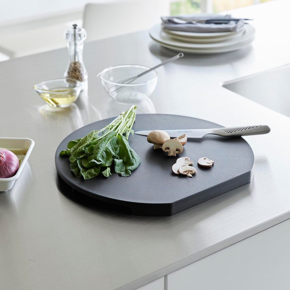 山崎実業 tower 食洗機対応マグネット抗菌まな板 タワー ラウンド L ( 4903208106245 タワーシリーズ まな板 抗菌 マグネット式 まないた マナイタ 俎板 食洗機対応 抗菌まな板 磁石 半円 円形 丸まな板 ) 【ホワイト】 ホワイト