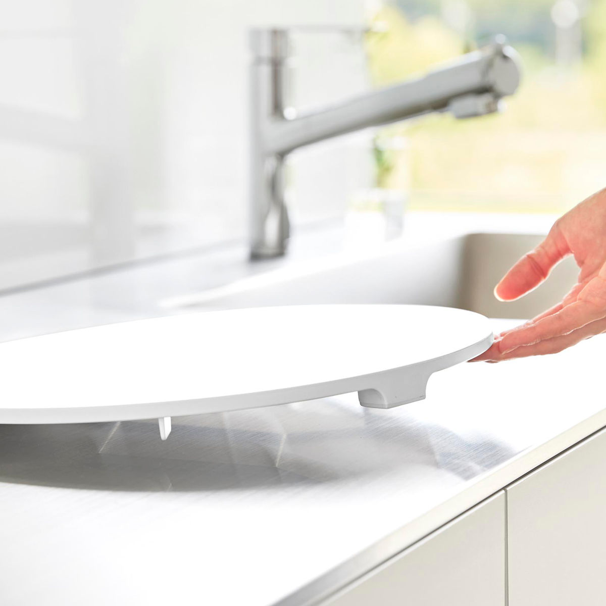 山崎実業 tower 食洗機対応マグネット抗菌まな板 タワー ラウンド L ( 4903208106245 タワーシリーズ まな板 抗菌 マグネット式 まないた マナイタ 俎板 食洗機対応 抗菌まな板 磁石 半円 円形 丸まな板 ) 【ホワイト】 ホワイト