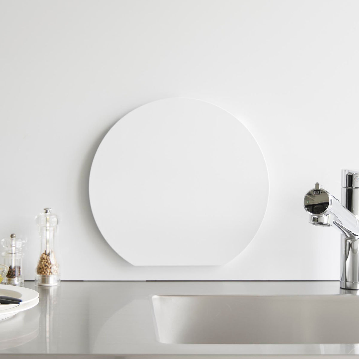 山崎実業 tower 食洗機対応マグネット抗菌まな板 タワー ラウンド L ( 4903208106245 タワーシリーズ まな板 抗菌 マグネット式 まないた マナイタ 俎板 食洗機対応 抗菌まな板 磁石 半円 円形 丸まな板 ) 【ホワイト】 ホワイト