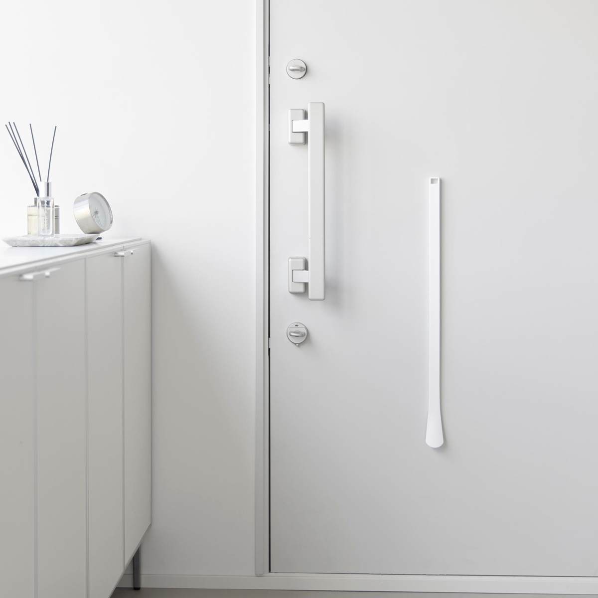 山崎実業 tower マグネット 靴ベラ タワー 65cm ( 4903208108904 タワーシリーズ くつべら 靴 靴べら 下駄箱 げた箱 磁石 65センチ 玄関 玄関扉 扉 ドア 浮かせる収納 浮かせて収納 壁面 壁面収納 ) 【ブラック】 ブラック