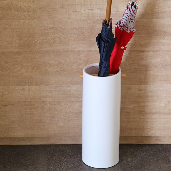 モダン アンブレラスタンド 傘立て 陶器 WH/GD 玄関収納 113-334 dショッピング |傘立て 陶器傘立て コモ スリム ホワイト （ 傘