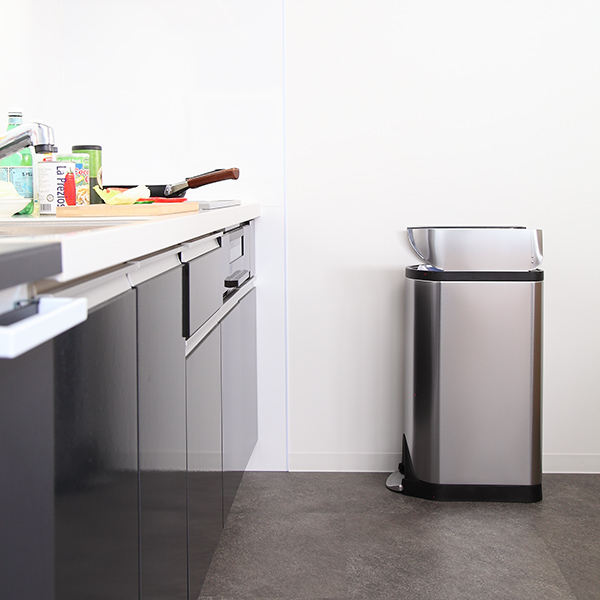 正規品 ゴミ箱 シンプルヒューマン simplehuman バタフライステップカン 30L ペダル式 ステンレス ( おしゃれ スリム ごみ箱 CW1824 ふた付き 縦型 ごみばこ ダストボックス 30 リットル キッチン )