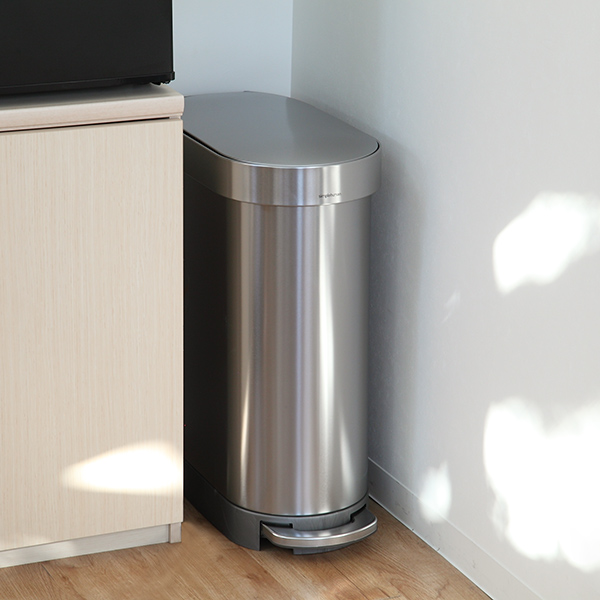 正規品 ゴミ箱 シンプルヒューマン simplehuman 45L スリムステップカン ステンレス ふた付き ( ダストボックス ごみ箱 キッチン スリム ペダル くずかご おしゃれ 袋 見えない 45 リットル リビング )