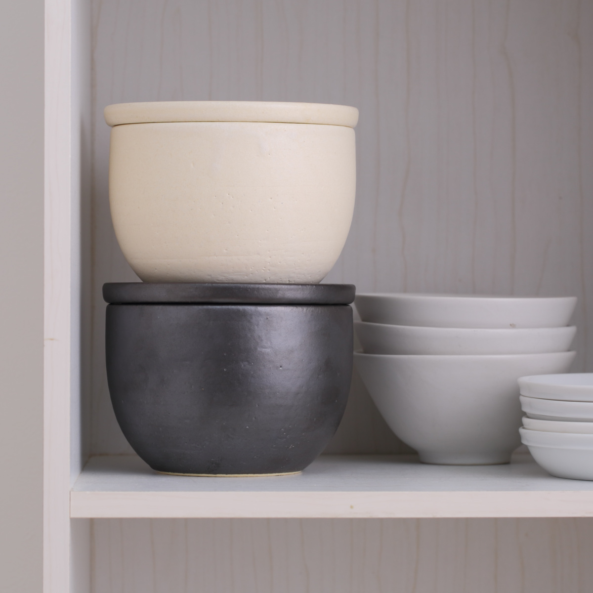 おひつ 1合 Hangout Rice container ( 陶器 日本製 電子レンジ対応 冷凍 保存容器 600ml 茶碗 信楽焼 ごはん ご飯 お米 米 御櫃 お櫃 炊き立て 美味しい おいしい めしびつ 小さめ お茶碗 ) 【ホワイト】 ホワイト