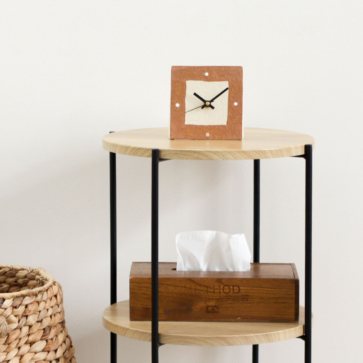 置き時計 Clay 信楽焼き ステップ秒針 日本製 ( 時計 置き時計 かわいい オブジェ 卓上 コンパクト 焼き物 陶芸 日本製 可愛い リビング 机上 ニッチ おしゃれ インテリア ギフト 置物 手作り ステップ秒針 ) 【アイボリー】 アイボリー