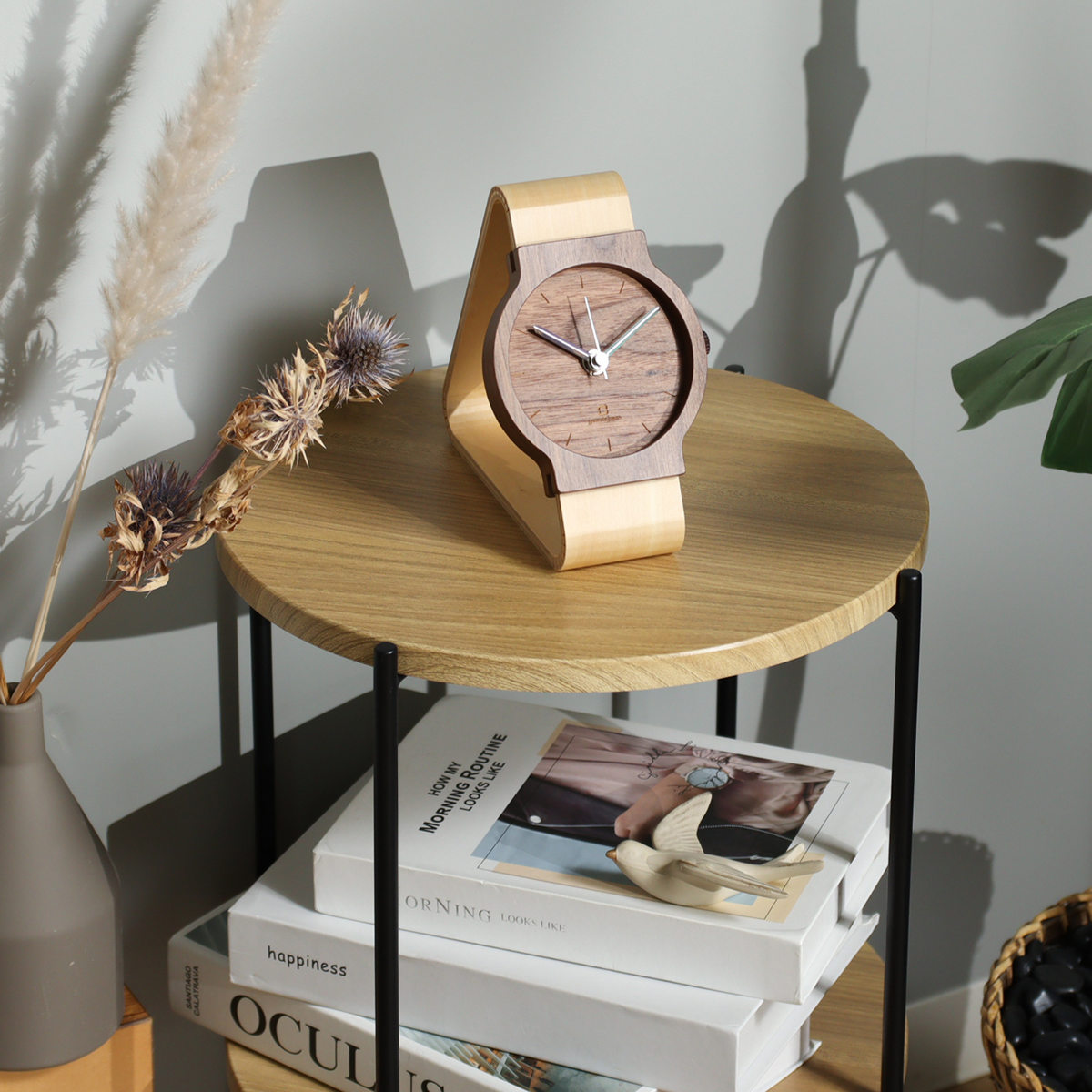 置き時計 腕時計風 木製 天然木 ヤマト工芸 北欧 北欧風 日本製 ( 置時計 おしゃれ アナログ クロック テーブルクロック 卓上時計 シンプル インテリア コンパクト ) 【ブラウン】 ブラウン