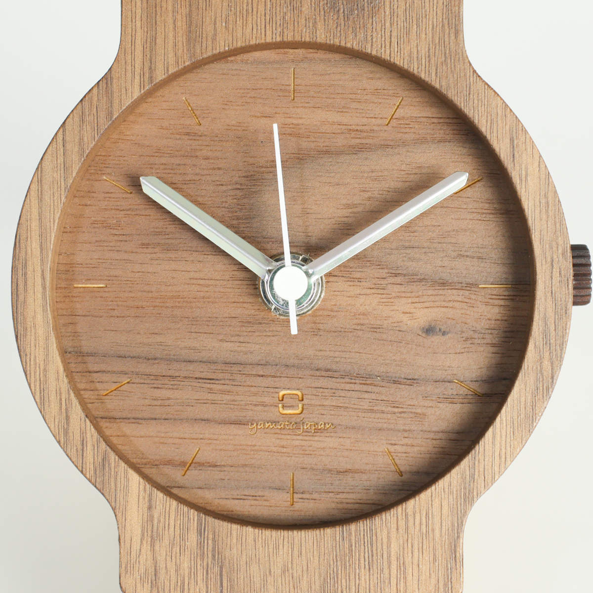 置き時計 腕時計風 木製 天然木 ヤマト工芸 北欧 北欧風 日本製 ( 置時計 おしゃれ アナログ クロック テーブルクロック 卓上時計 シンプル インテリア コンパクト ) 【ブラウン】 ブラウン