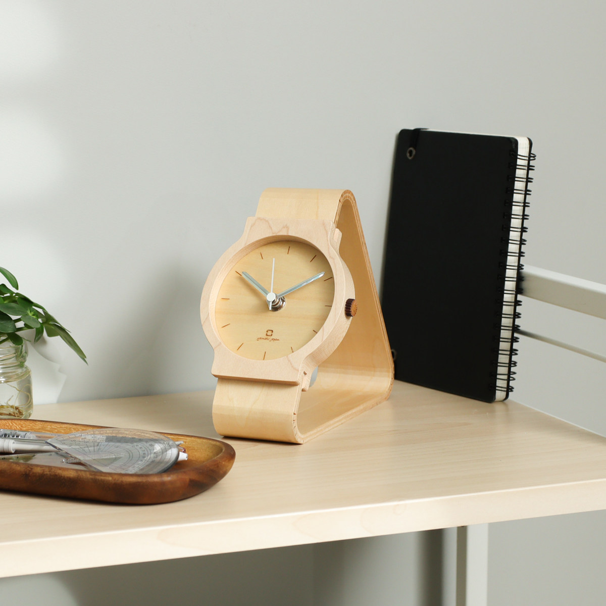 置き時計 腕時計風 木製 天然木 ヤマト工芸 北欧 北欧風 日本製 ( 置時計 おしゃれ アナログ クロック テーブルクロック 卓上時計 シンプル インテリア コンパクト ) 【ブラウン】 ブラウン