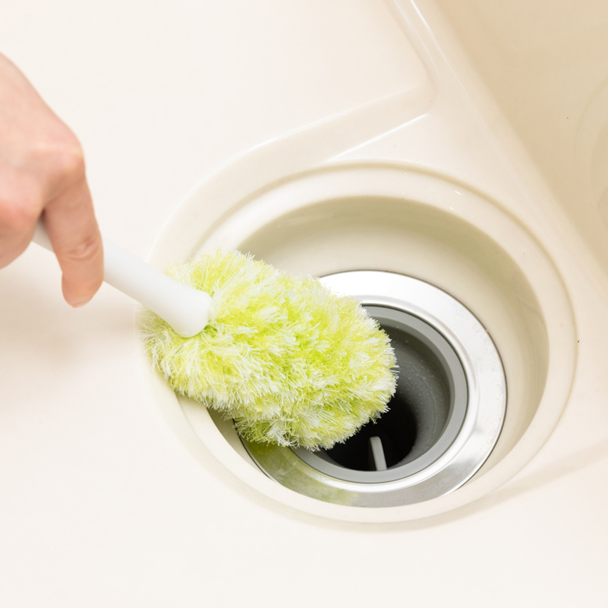 キッチン掃除 バスボンくん 排水口ブラシ シンク 抗菌加工 水だけで落とせる ( キッチンブラシ 排水口掃除 掃除用ブラシ 水回り ブラシ 排水口 バスボン 山崎産業 ハンディ 掃除用品 掃除グッズ お風呂掃除 台所掃除 )