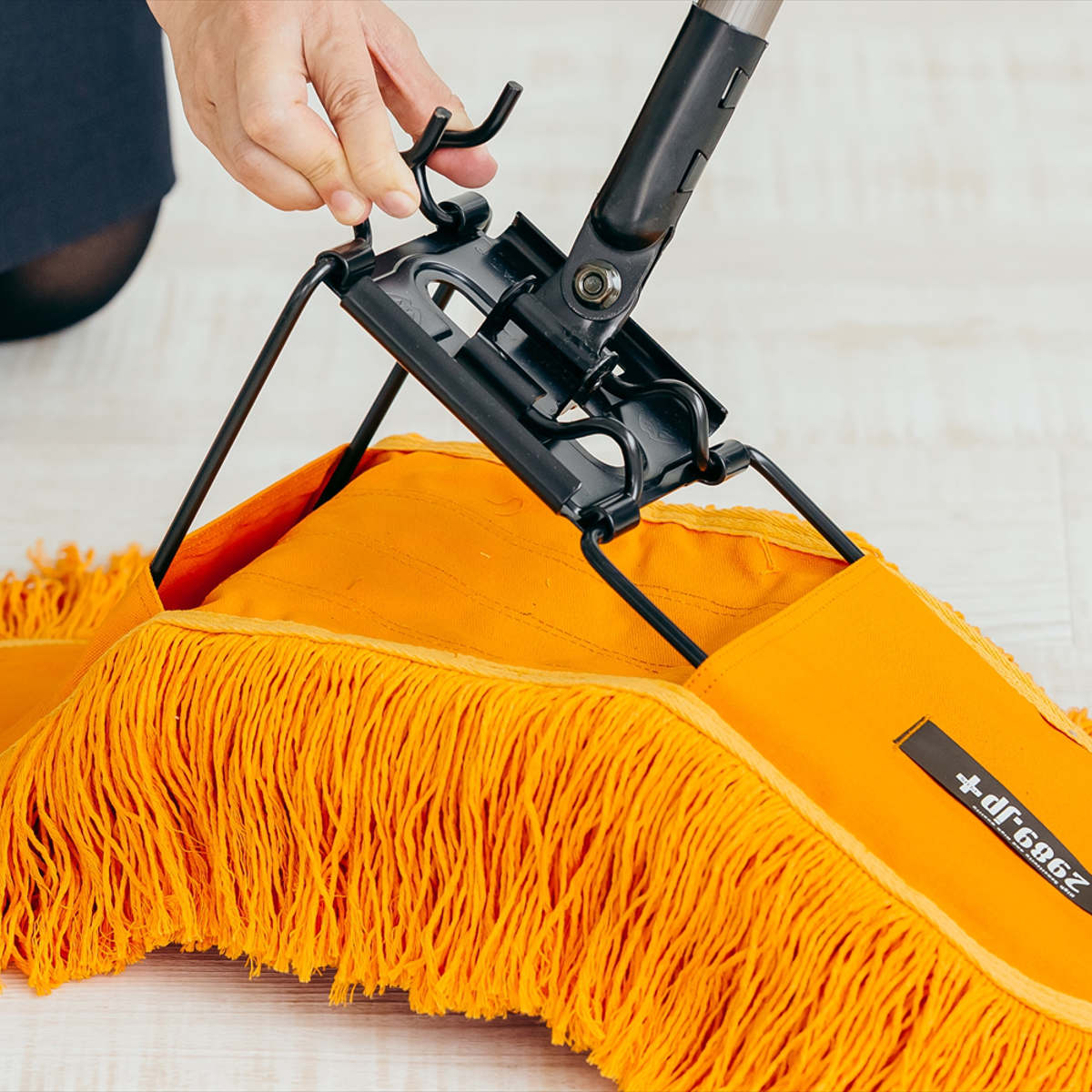 モップ スペア 幅110cm 床掃除 フイトルモップ ( 交換用 掃除 フローリング 清掃用品 業務用 化学モップ 大きい 黄 フロアモップ 掃除用具 乾拭きモップ カラ拭きモップ ほこり吸着 ダスターモップ 床清掃 )