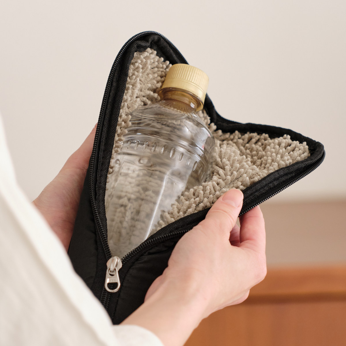 傘カバー SUSU 傘ケース Sサイズ 折りたたみ傘用 ( 傘 カバー 傘入れ 折りたたみ 吸水 マイクロファイバー 収納袋 洗える 持ち運び 通勤 通学 男女兼用 傘袋 折り畳み傘 ペットボトル 結露 水滴 対策 鞄 バッグ 濡れない 洗濯可 )