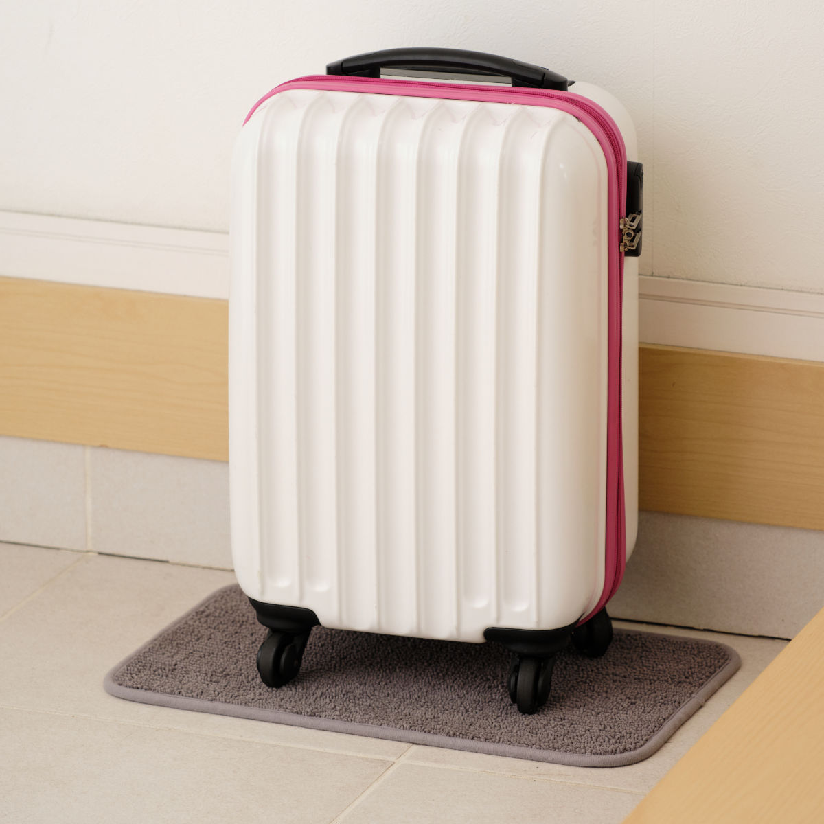 玄関マット 30×50 コンドル吸水玄関マット 屋内 ( 雨の日 マット 吸水マット コンパクト 速乾 マイクロファイバー 滑り止め 玄関 汚れ 雨 雪 泥水 梅雨 傘 長靴 室内マット 泥落とし 汚れ防止 敷き物 幅50cm 奥行30cm )