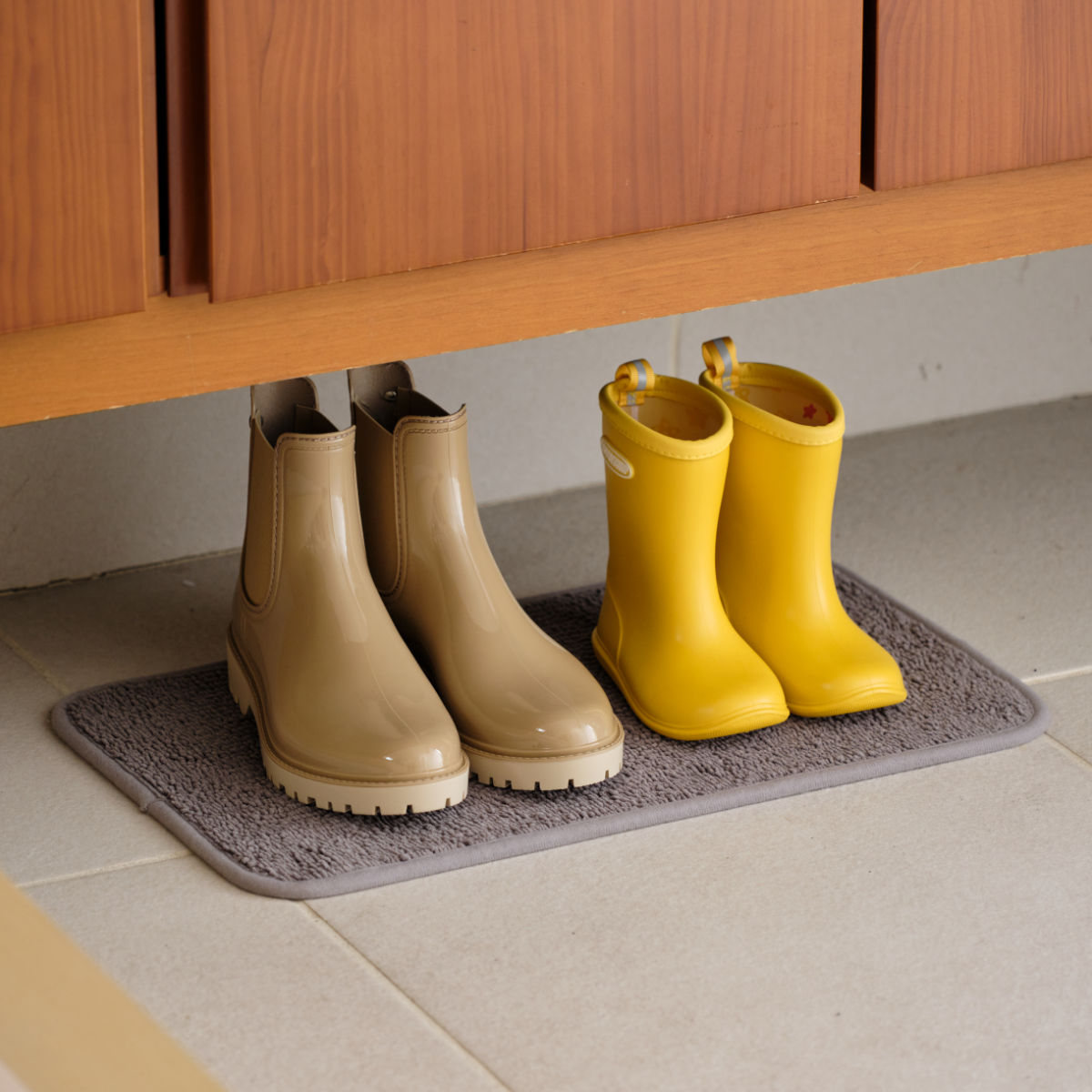 玄関マット 30×50 コンドル吸水玄関マット 屋内 ( 雨の日 マット 吸水マット コンパクト 速乾 マイクロファイバー 滑り止め 玄関 汚れ 雨 雪 泥水 梅雨 傘 長靴 室内マット 泥落とし 汚れ防止 敷き物 幅50cm 奥行30cm )