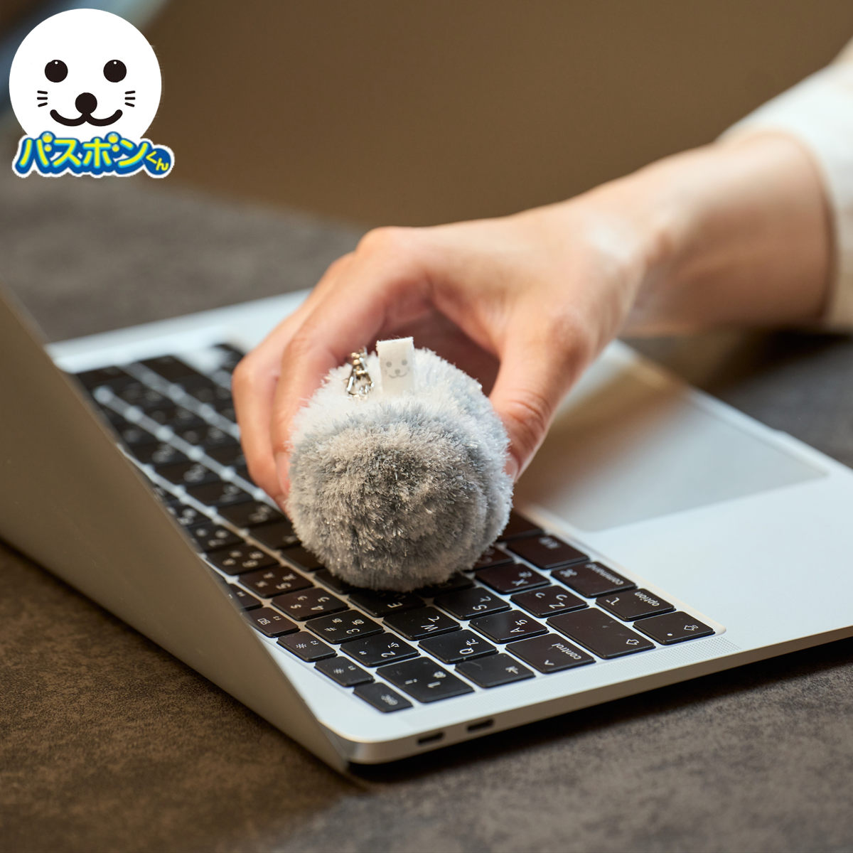バスボンくん ほこり取り ホコリガード ストラップ付き 静電気 除去 ( キーホルダー ストラップ ほこり 静電気対策 かわいい 持ち運び 洗える 便利グッズ 掃除 掃除用品 )