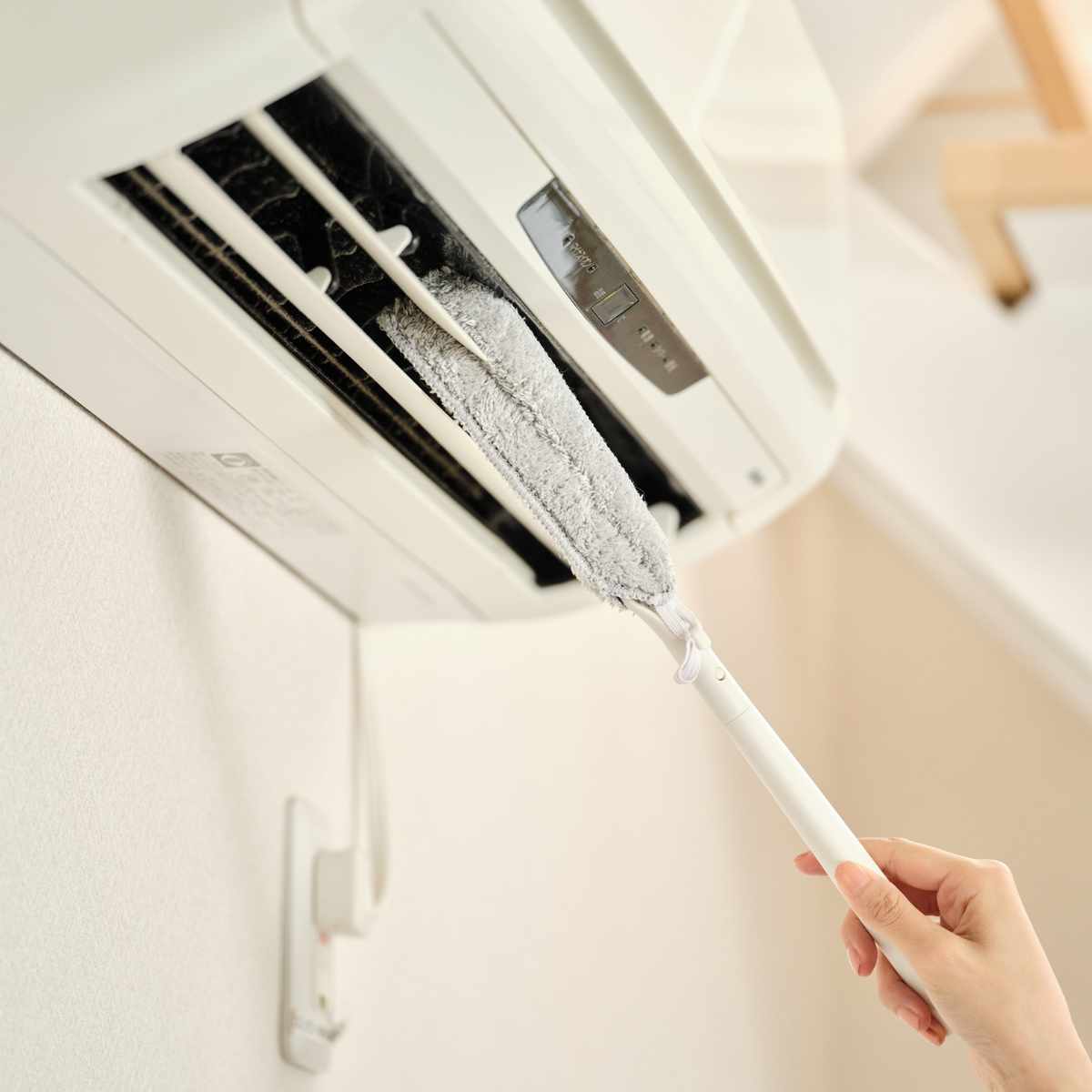 ほこり取り エアコン用 すっきりワイパー 清掃ブラシ はさめる ( エアコン掃除 ブラシ お掃除ワイパー はさむ 送風口 柄付き 繰り返し使える 洗える エアコン すき間掃除 すき間 掃除 掃除用品 清掃用品 )