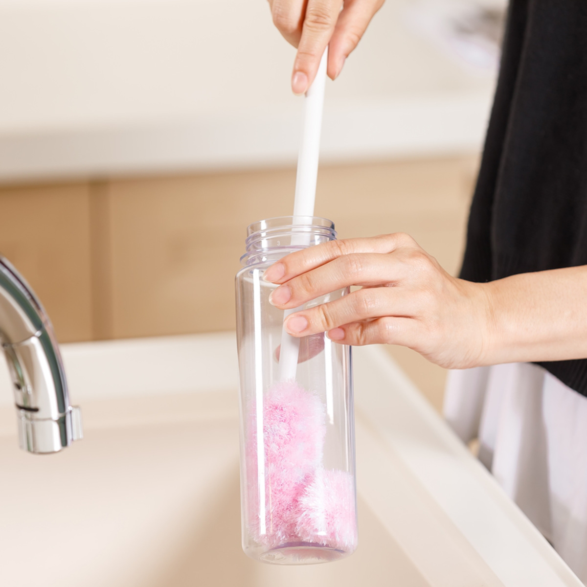 ボトル掃除 バスボンくん ペットボトルクリーナー L字型 抗菌加工 水だけで落とせる ( ボトルブラシ ボトル 水筒 洗い スポンジ ロング バスボン 山崎産業 水筒ブラシ 柄つき キッチンブラシ ボトルスポンジ 水筒スポンジ コップ )