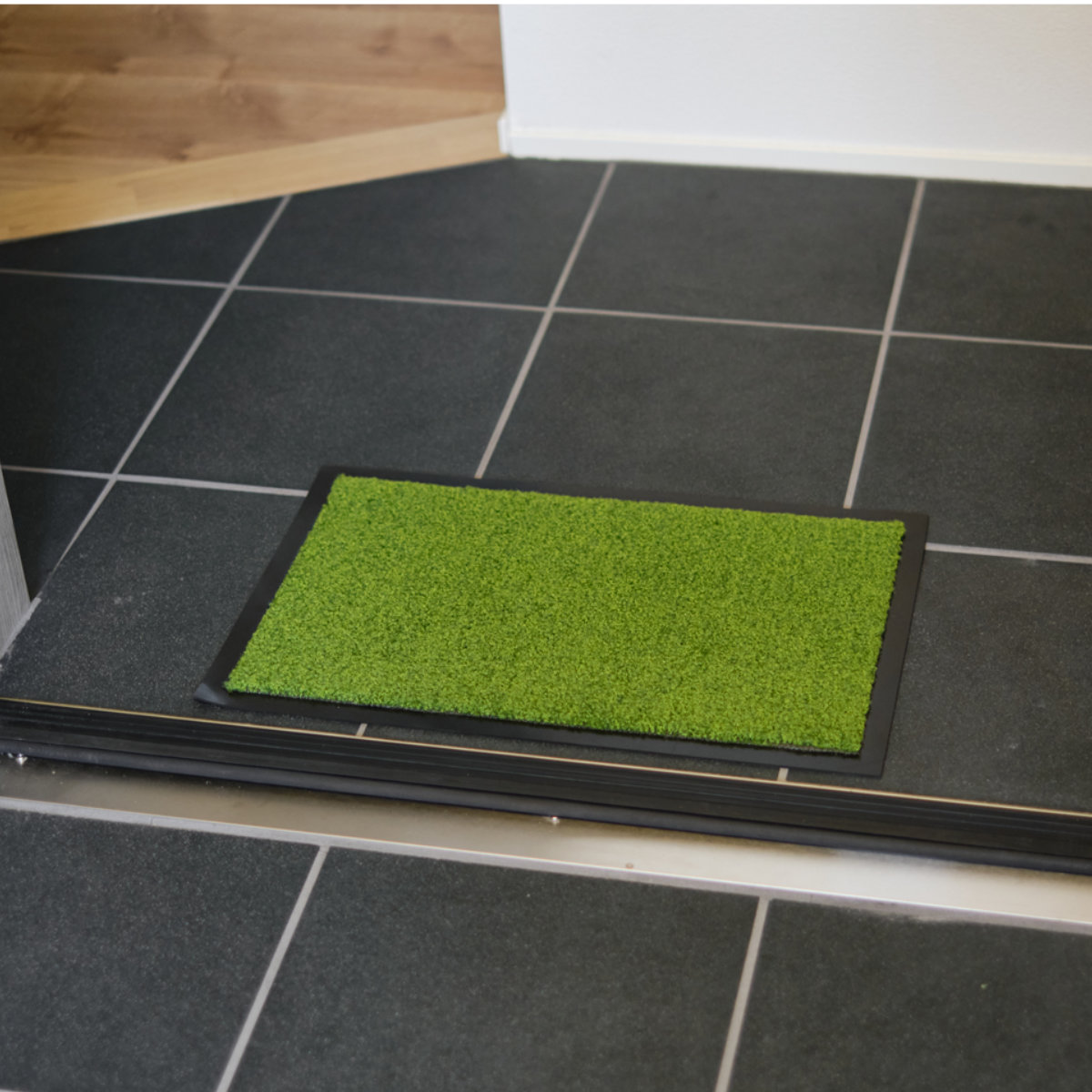 玄関マット 汚れ落とし 32×50cm 屋内用 ライフステップマット ( 屋外 洗える 水洗い マット 薄手 滑りにくい シンプル 店舗 入口 幅50cm 日本製 定番 カフェ ベランダ デッキ テラス 玄関 外用 室内 小さめ ) 【グレー】 グレー