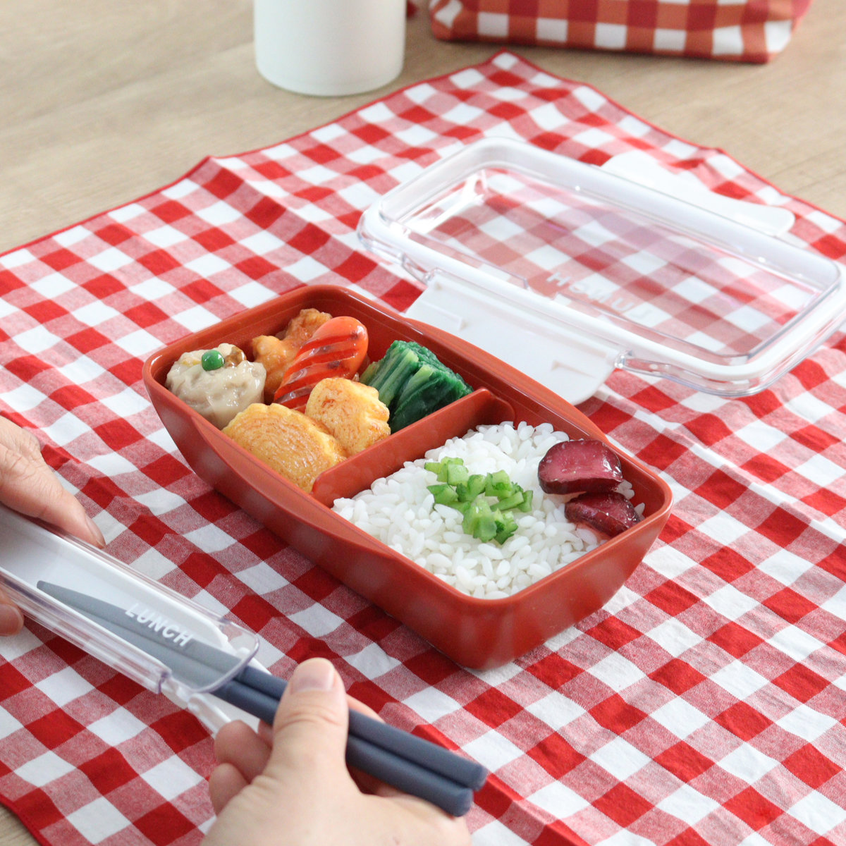 弁当箱 500ml ドーム 1段 time for LUNCH ランチボックス ( お弁当箱 食洗機対応 レンジ対応 一段 ドーム蓋 ドーム型 女子 日本製 食洗機OK レンジOK お弁当 弁当 4点ロック 仕切り付き 女性 ) 【レッド】 レッド