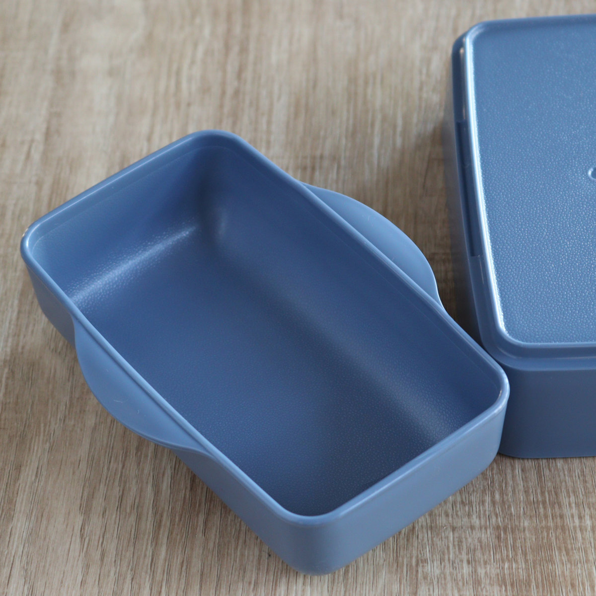 弁当箱 560ml ドーム 2段 time for LUNCH ランチボックス ( お弁当箱 食洗機対応 レンジ対応 二段 ドーム蓋 ドーム型 女子 日本製 食洗機OK レンジOK お弁当 弁当 4点ロック 仕切り付き 女性 ) 【グレー】 グレー