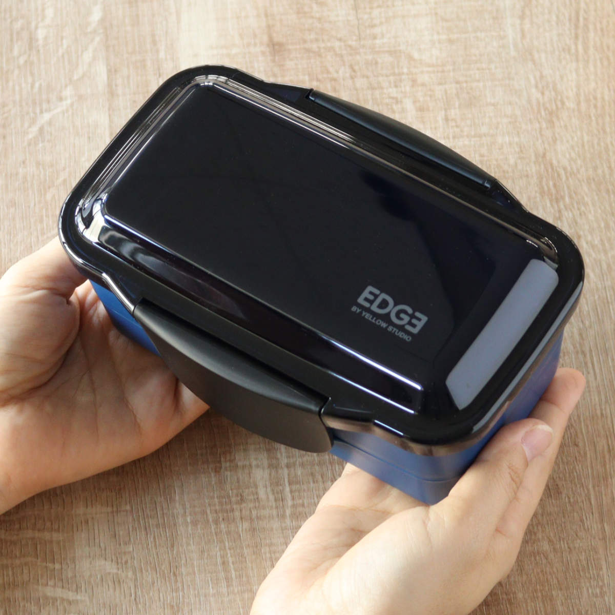 弁当箱 850ml 25EDGE ドーム2段ランチ ( お弁当箱 ランチボックス レンジ対応 食洗機対応 二段 ドーム蓋 2点ロック 男子 レンジOK 食洗機OK 弁当 お弁当 仕切り付き ドーム型 ふわっと 男性 日本製 ) 【ホワイト】 ホワイト