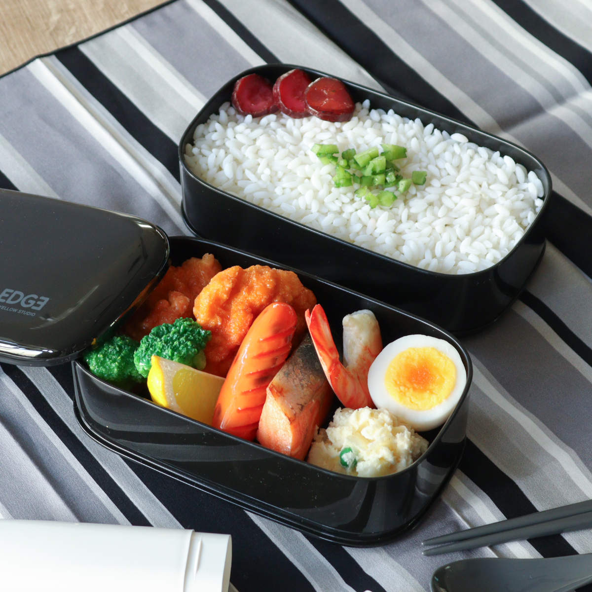 弁当箱 800ml 25EDGE オーバル2段ランチ ( お弁当箱 ランチボックス レンジ対応 食洗機対応 二段 男子 レンジOK 食洗機OK 弁当 お弁当 ランチベルト付き 大容量 男性 日本製 ) 【ブルー】 ブルー