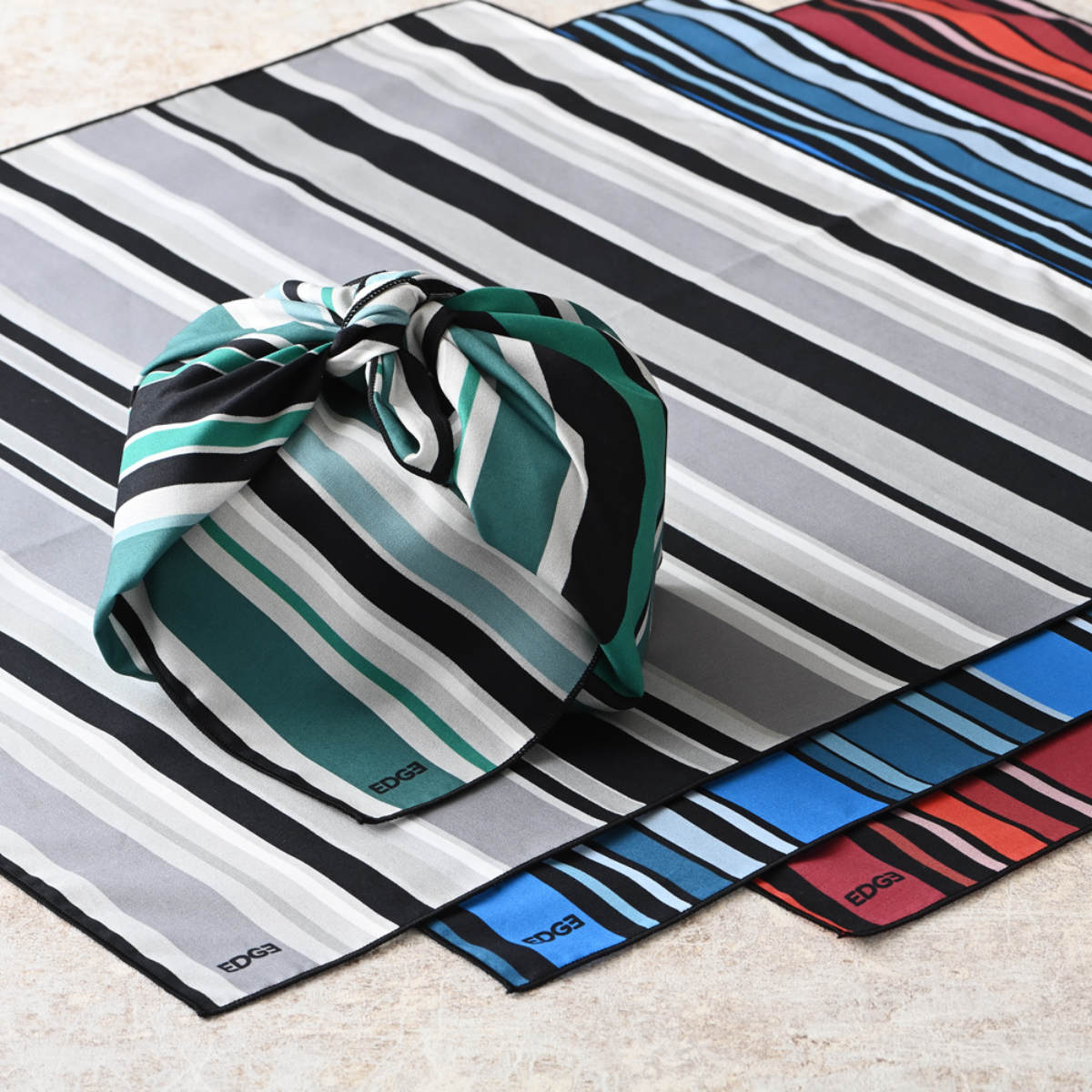 ランチクロス 25EDGE ( ナフキン ランチョンマット 弁当包み 三角巾 給食ナフキン 日本製 お弁当箱 弁当 弁当箱 包み 入れ 子供用 幼稚園 保育園 給食 キッズ 正方形 子供 ) 【ブラック】