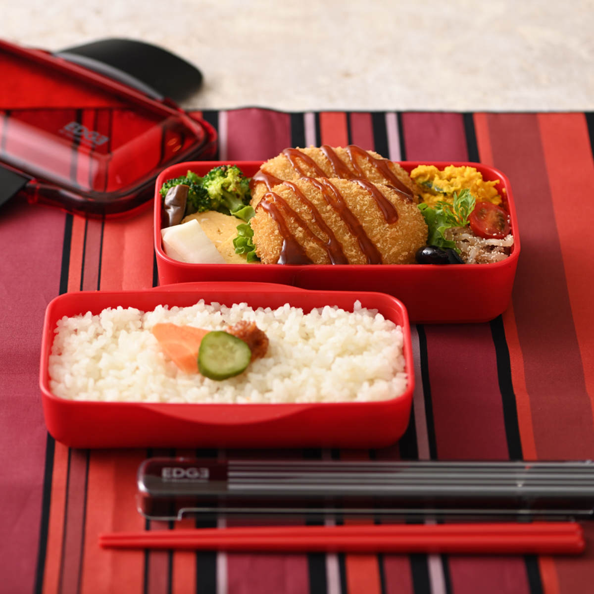 ランチクロス 25EDGE ( ナフキン ランチョンマット 弁当包み 三角巾 給食ナフキン 日本製 お弁当箱 弁当 弁当箱 包み 入れ 子供用 幼稚園 保育園 給食 キッズ 正方形 子供 ) 【ブラック】 ブラック