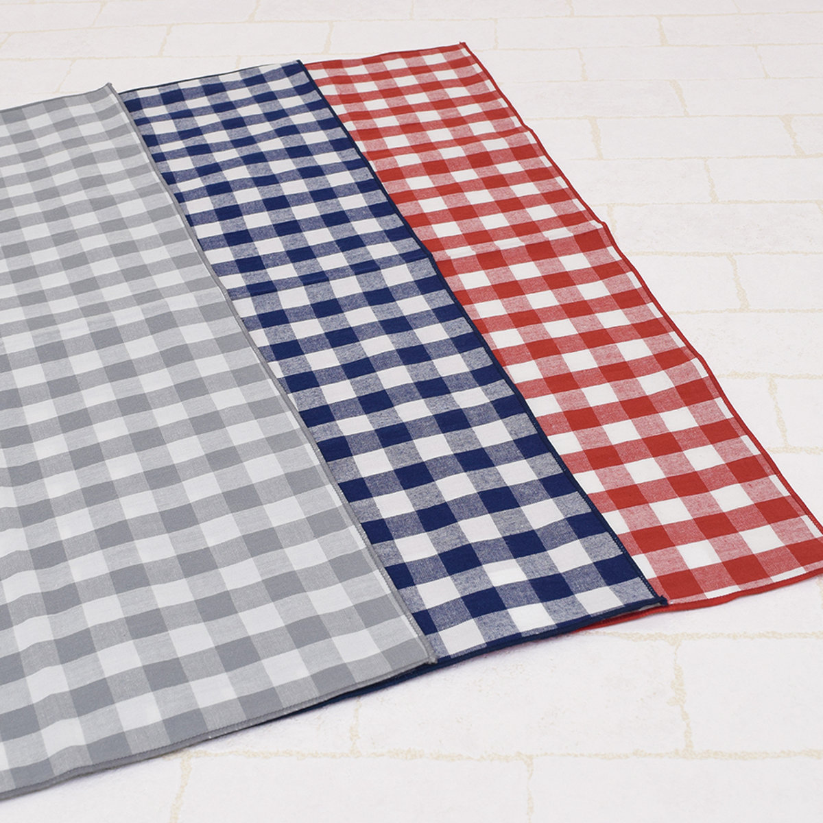 ランチクロス ギンガムチェック ( ナフキン ランチョンマット 弁当包み 三角巾 大きめ 給食ナフキン 正方形 子供 大人 お弁当箱 弁当 弁当箱 包み 入れ 子供用 大人用 給食 おしゃれ 日本製 ) 【ネイビー】