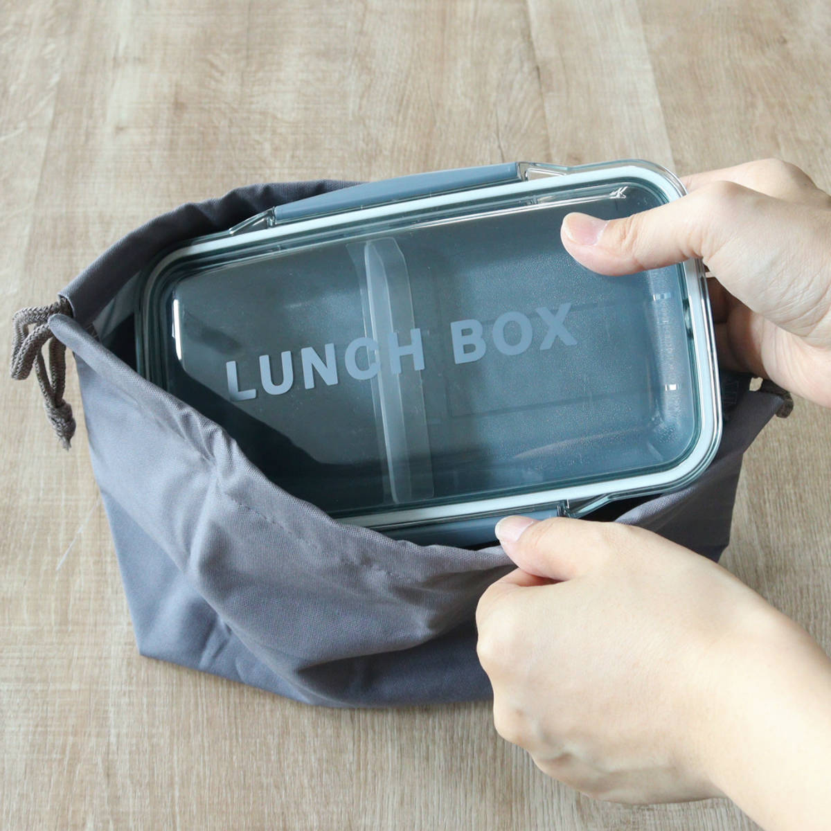 保冷ランチ巾着 モノクローム ( 保冷 保温 弁当袋 お弁当袋 ランチバッグ 巾着袋 お弁当入れ シンプル 給食袋 お弁当箱 弁当 袋 ランチ マチ付き 大人 子供 洗える 日本製 ) 【カーキ】 カーキ