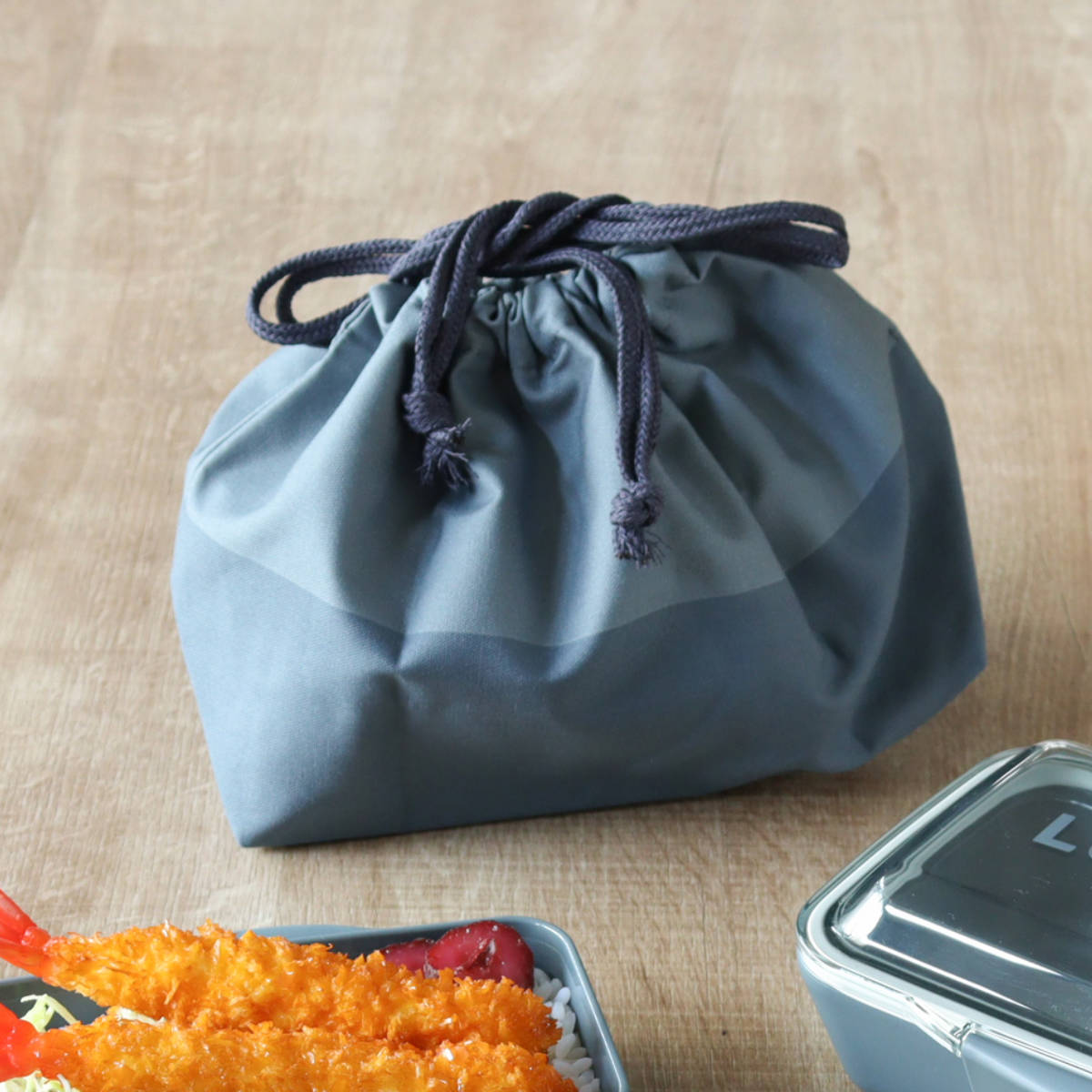 保冷ランチ巾着 モノクローム ( 保冷 保温 弁当袋 お弁当袋 ランチバッグ 巾着袋 お弁当入れ シンプル 給食袋 お弁当箱 弁当 袋 ランチ マチ付き 大人 子供 洗える 日本製 ) 【カーキ】 カーキ