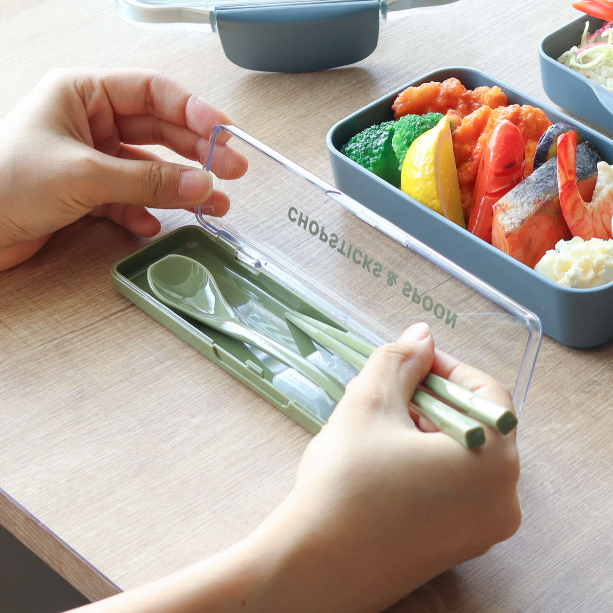 コンビセット モノクローム 箸 スプーン ( お箸 箸箱 セット 滑り止め加工 食洗機対応 大人用 日本製 音が鳴りにくい 食洗機OK お弁当用 携帯箸 カトラリー 持ち運び 携帯用 ) 【ネイビー】 ネイビー