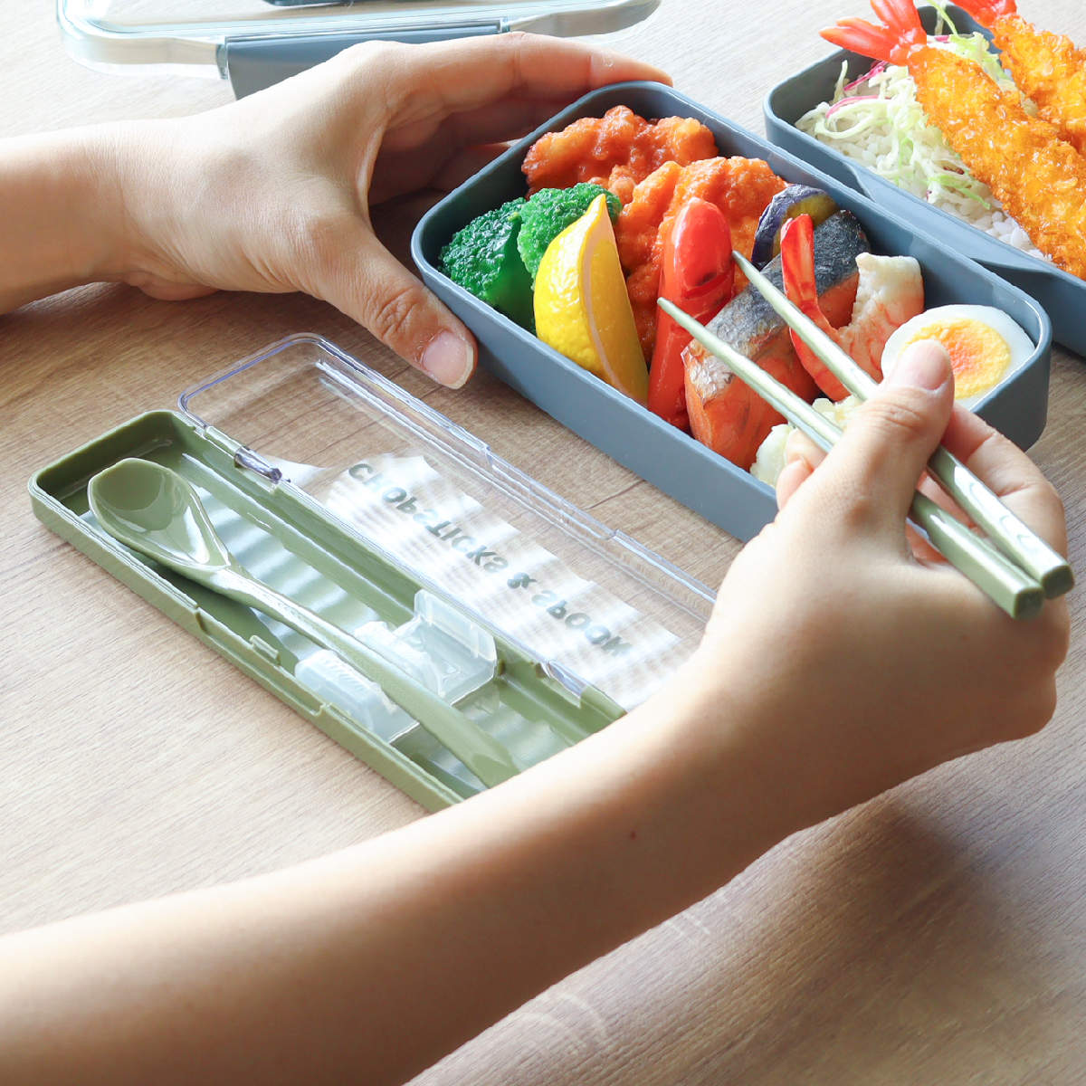 コンビセット モノクローム 箸 スプーン ( お箸 箸箱 セット 滑り止め加工 食洗機対応 大人用 日本製 音が鳴りにくい 食洗機OK お弁当用 携帯箸 カトラリー 持ち運び 携帯用 ) 【ネイビー】 ネイビー