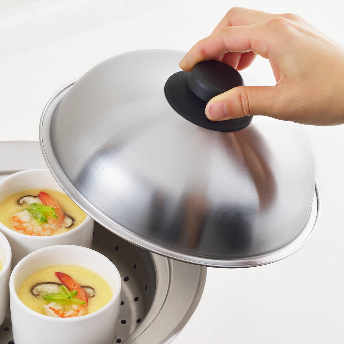 蒸し皿 20~22cm用 お鍋にのせて簡単蒸しプレート ドーム型 日本製 ( 蒸し器 調理用品 調理器具 蒸し目皿 お手軽 ステンレス製 キッチン用品 台所用品 下ごしらえ 便利グッズ 蒸し料理 スチーム調理 ヘルシー料理 )
