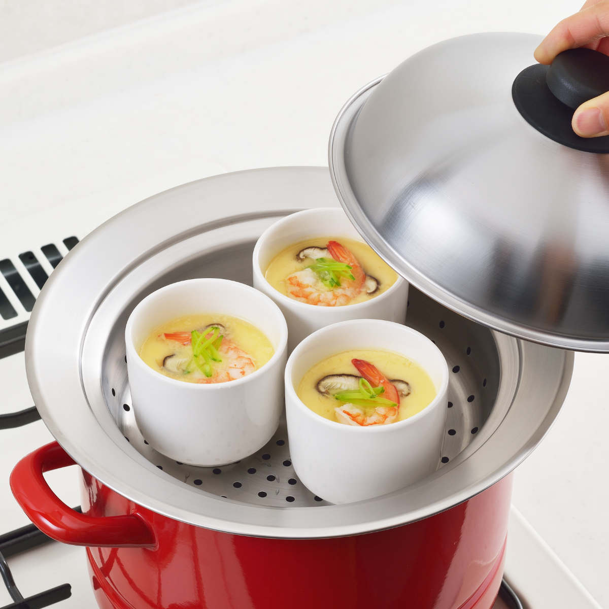 蒸し皿 20~22cm用 お鍋にのせて簡単蒸しプレート ドーム型 日本製 ( 蒸し器 調理用品 調理器具 蒸し目皿 お手軽 ステンレス製 キッチン用品 台所用品 下ごしらえ 便利グッズ 蒸し料理 スチーム調理 ヘルシー料理 )