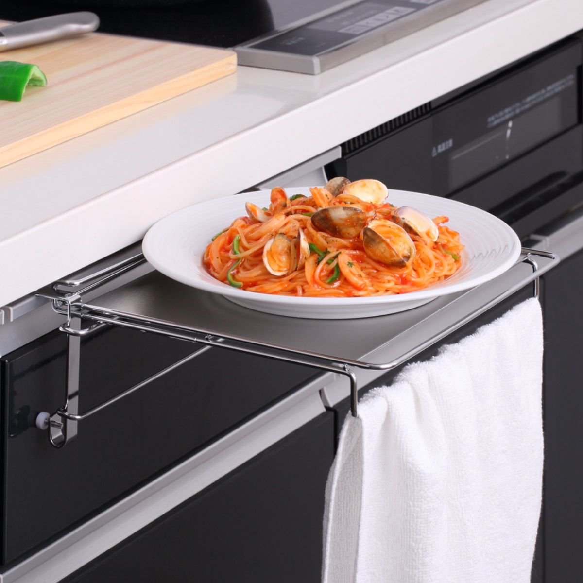 タオル掛け タオルハンガー&補助テーブル 作業台 ステンレス製 ( 収納棚 補助テーブル 調理補助台 サポートテーブル 折りたたみ ステンレス ホルダー サイドテーブル 収納 一時置き ふきん掛け 日本製 キッチン 洗面所 扉 引出し )