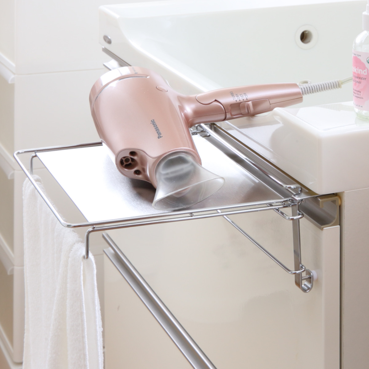 タオル掛け タオルハンガー&補助テーブル 作業台 ステンレス製 ( 収納棚 補助テーブル 調理補助台 サポートテーブル 折りたたみ ステンレス ホルダー サイドテーブル 収納 一時置き ふきん掛け 日本製 キッチン 洗面所 扉 引出し )