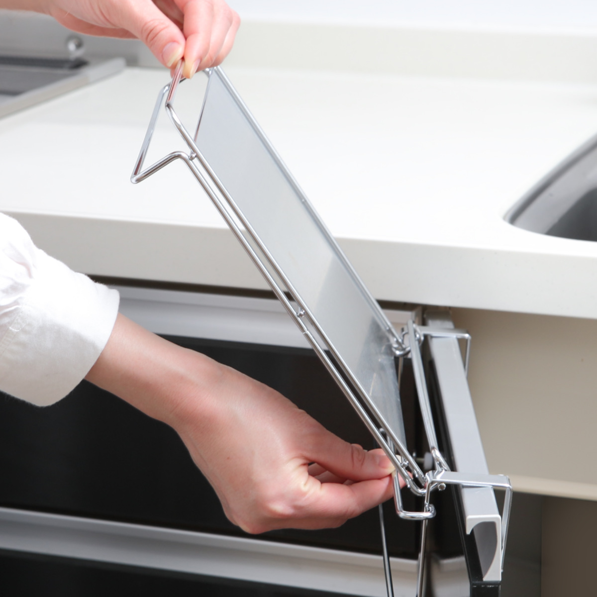 タオル掛け タオルハンガー&補助テーブル 作業台 ステンレス製 ( 収納棚 補助テーブル 調理補助台 サポートテーブル 折りたたみ ステンレス ホルダー サイドテーブル 収納 一時置き ふきん掛け 日本製 キッチン 洗面所 扉 引出し )