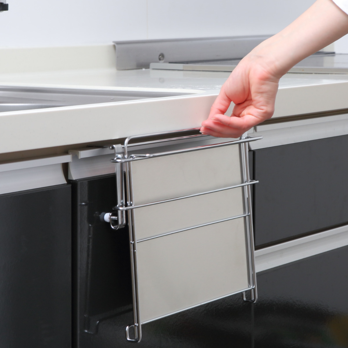 タオル掛け タオルハンガー&補助テーブル 作業台 ステンレス製 ( 収納棚 補助テーブル 調理補助台 サポートテーブル 折りたたみ ステンレス ホルダー サイドテーブル 収納 一時置き ふきん掛け 日本製 キッチン 洗面所 扉 引出し )