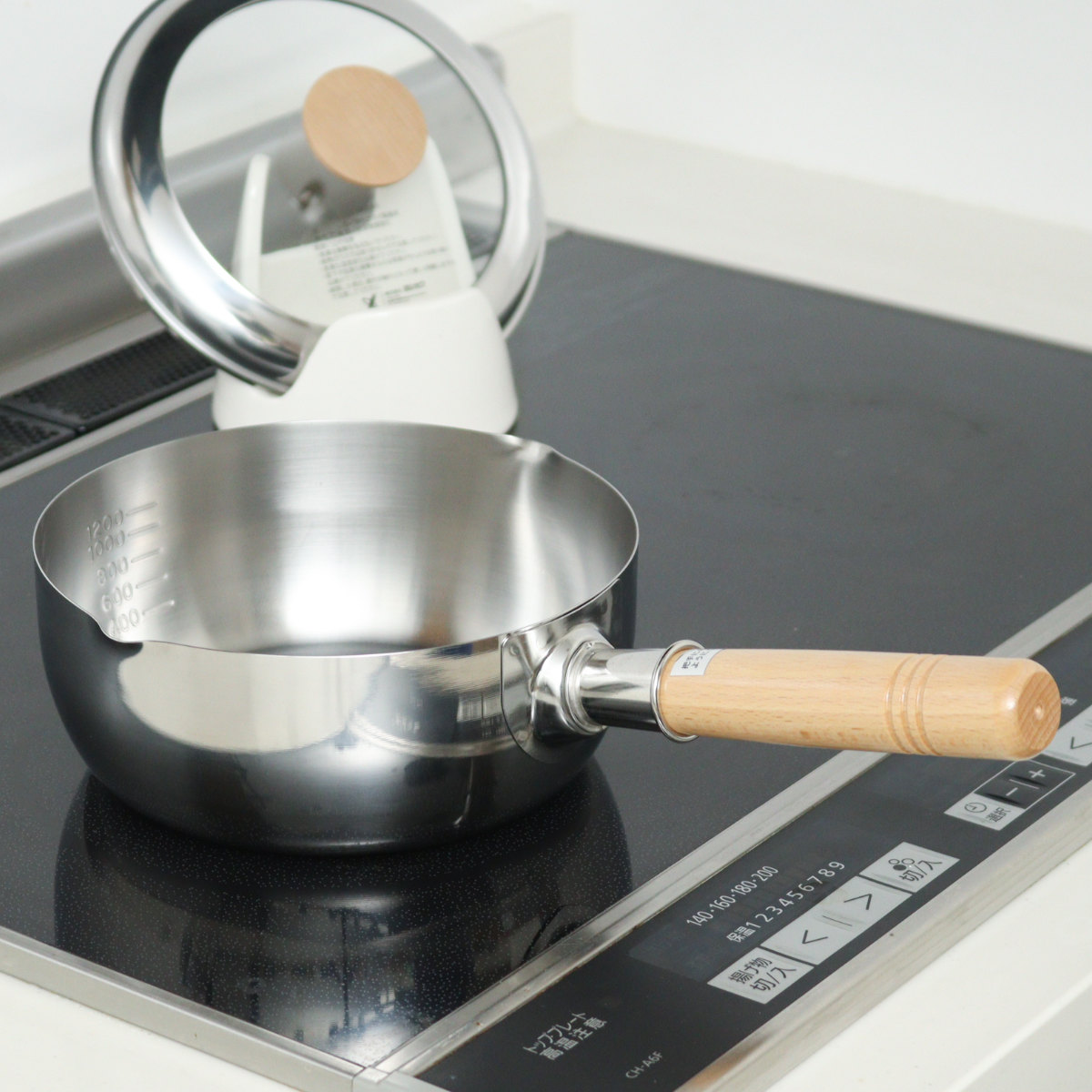 片手鍋 18cm IH対応 ソースパン 見える!木柄ソースパン ( ガス火対応 オール熱源対応 雪平鍋 行平鍋 ガラス蓋付き 燕三条 18センチ 注ぎ口付き ゆきひら鍋 なべ お鍋 木柄 ステンレス製雪平鍋 両口鍋 目盛り付き 調理器具 )