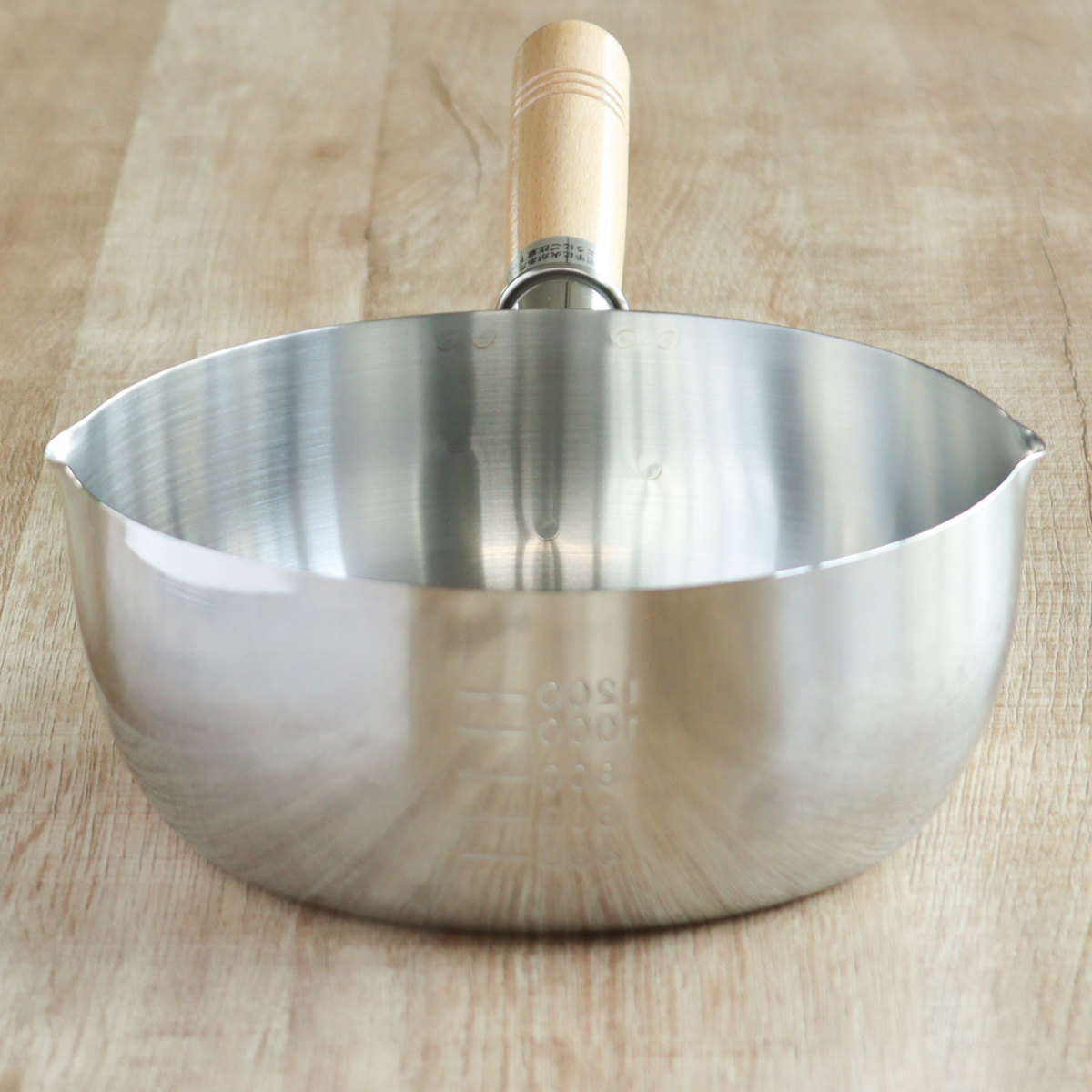 片手鍋 18cm IH対応 ソースパン 見える!木柄ソースパン ( ガス火対応 オール熱源対応 雪平鍋 行平鍋 ガラス蓋付き 燕三条 18センチ 注ぎ口付き ゆきひら鍋 なべ お鍋 木柄 ステンレス製雪平鍋 両口鍋 目盛り付き 調理器具 )