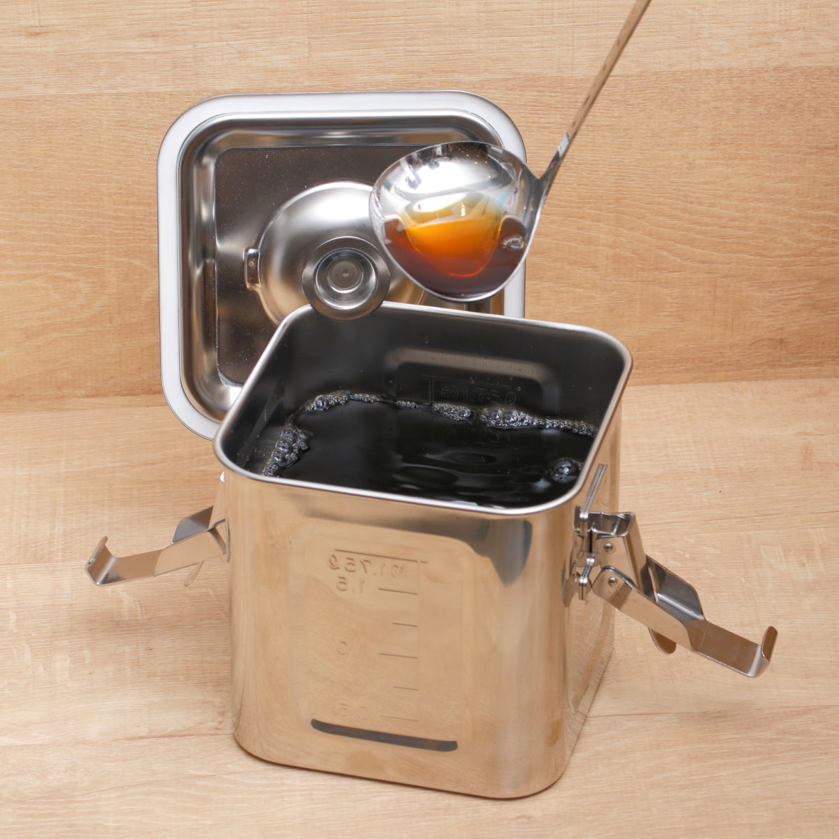 米びつ 2kg 角型 キッチンポット パッキン フック付 13.5cm ステンレス製 ( 米櫃 ライス缶 保存容器 ステンレス 日本製 ライスストッカー 冷蔵庫 お米 タレ 調味料 だし 保存 収納 目盛り シンク下 少量 ロック おしゃれ 2.3L )