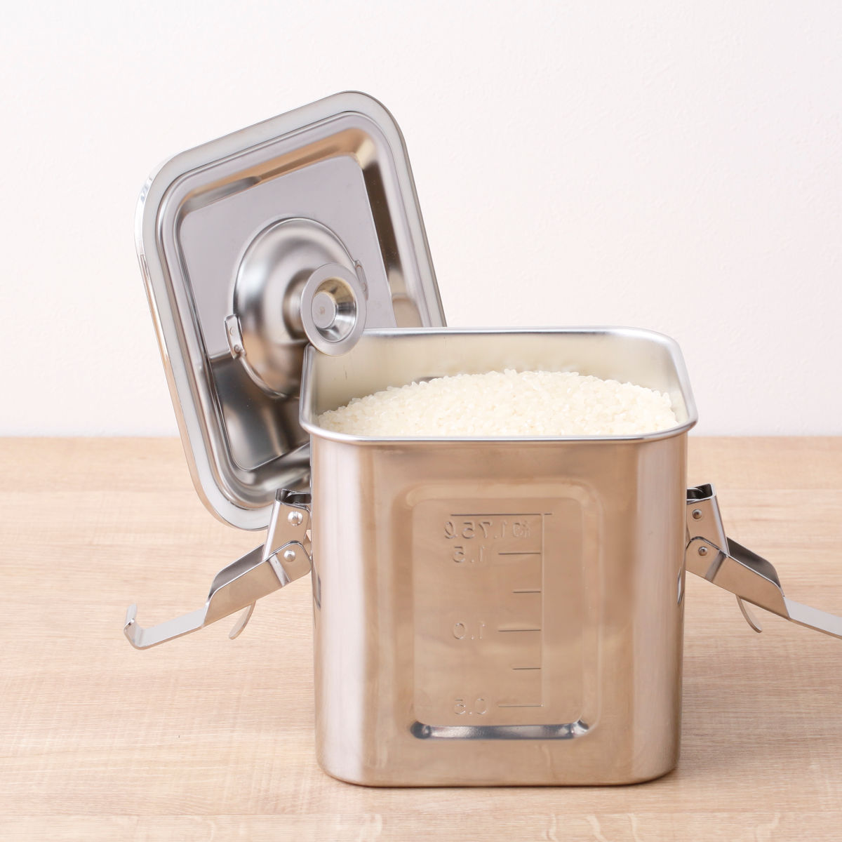 米びつ 2kg 角型 キッチンポット パッキン フック付 13.5cm ステンレス製 ( 米櫃 ライス缶 保存容器 ステンレス 日本製 ライスストッカー 冷蔵庫 お米 タレ 調味料 だし 保存 収納 目盛り シンク下 少量 ロック おしゃれ 2.3L )
