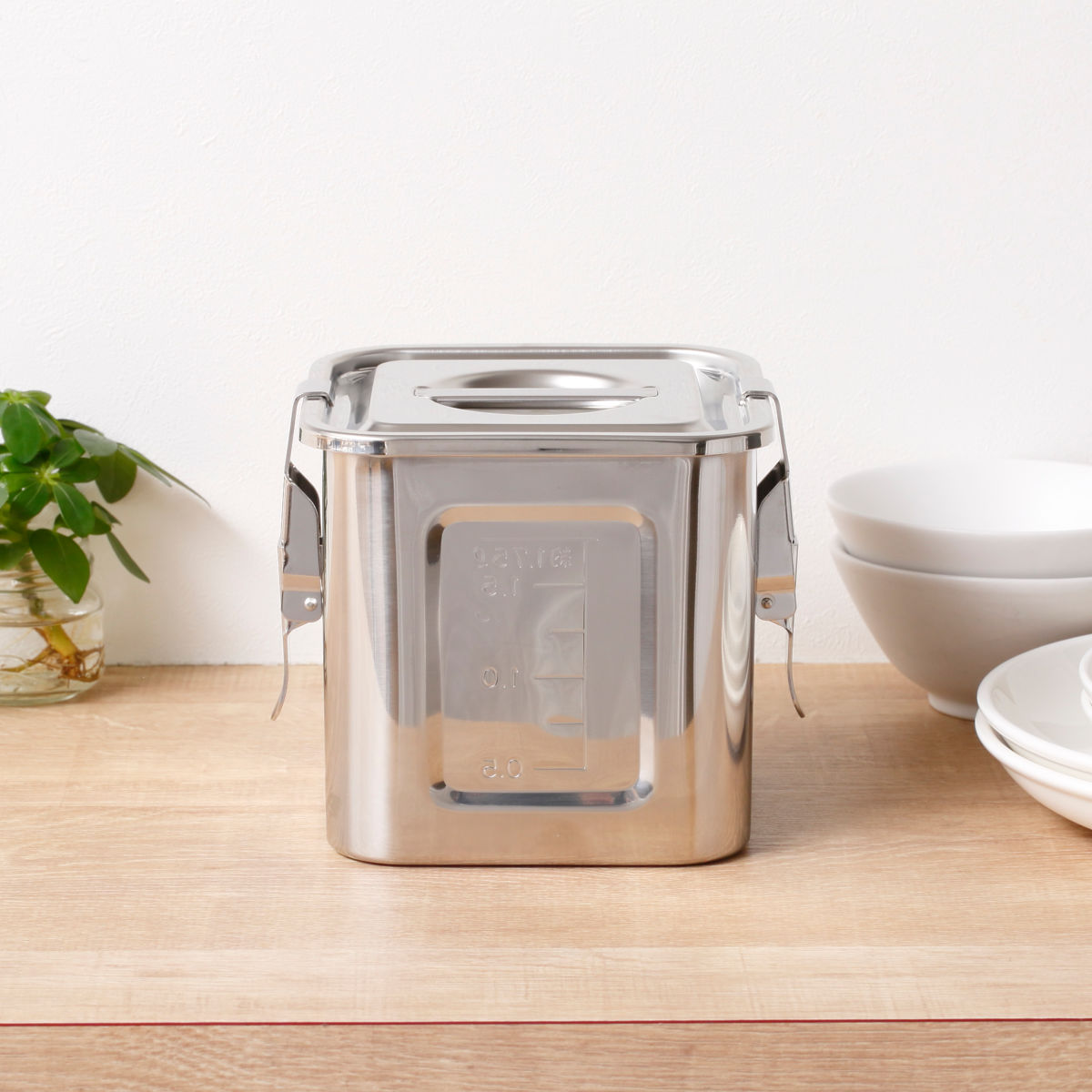 米びつ 2kg 角型 キッチンポット パッキン フック付 13.5cm ステンレス製 ( 米櫃 ライス缶 保存容器 ステンレス 日本製 ライスストッカー 冷蔵庫 お米 タレ 調味料 だし 保存 収納 目盛り シンク下 少量 ロック おしゃれ 2.3L )