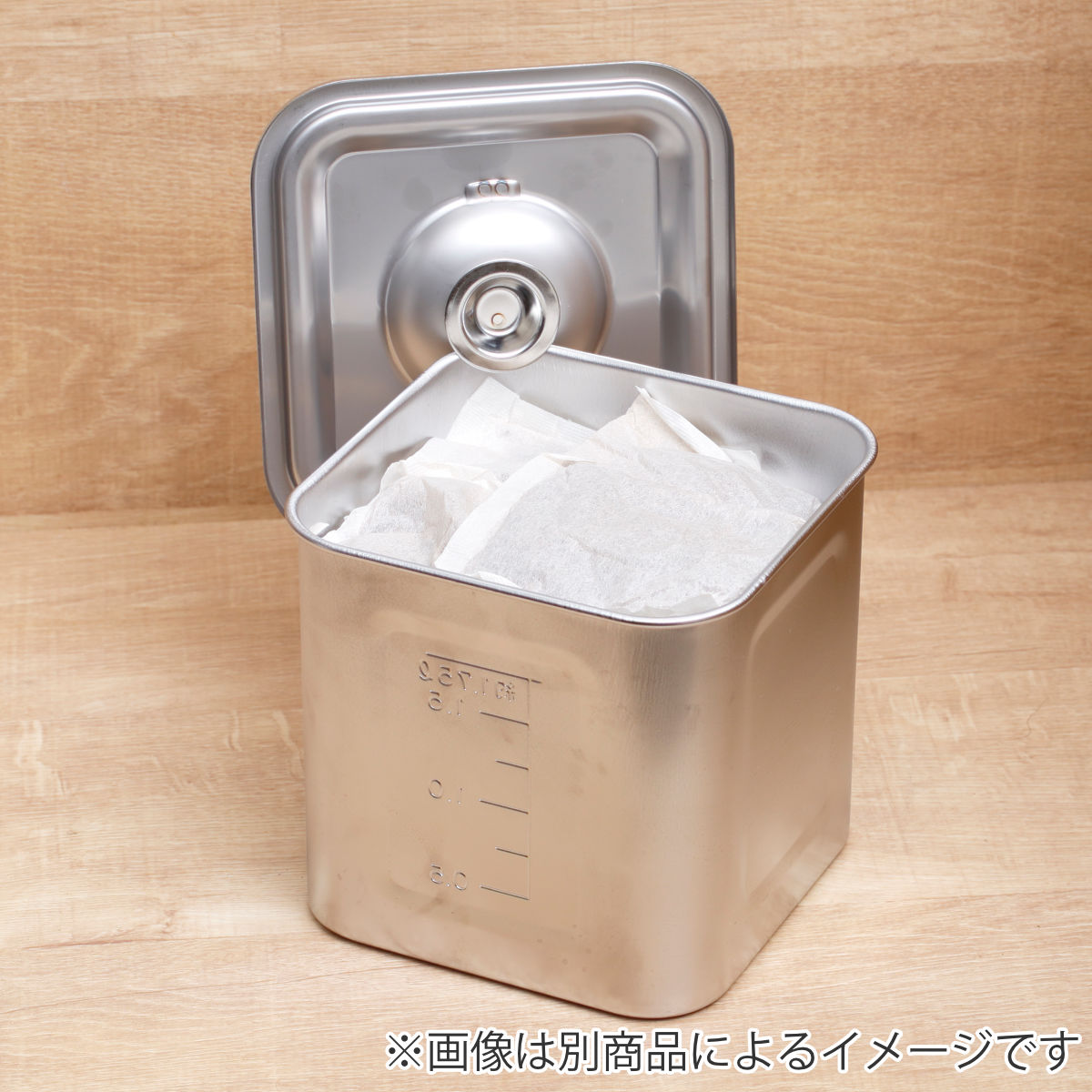 米びつ 2kg 角型 キッチンポット パッキン フック付 13.5cm ステンレス製 ( 米櫃 ライス缶 保存容器 ステンレス 日本製 ライスストッカー 冷蔵庫 お米 タレ 調味料 だし 保存 収納 目盛り シンク下 少量 ロック おしゃれ 2.3L )