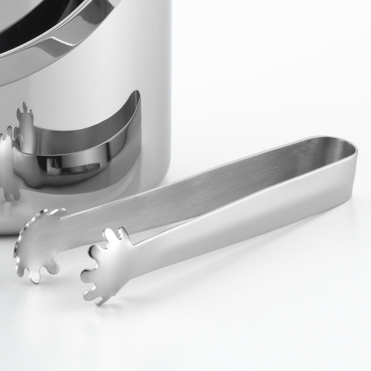 鏡面二重 アイスペール 1.1L フラットタイプ ( ステンレス ボトルクーラー 氷 溶けにくい 氷入れ 蓋付き 二重構造 トング付き セット 日本製 シンプル おしゃれ スタイリッシュ )